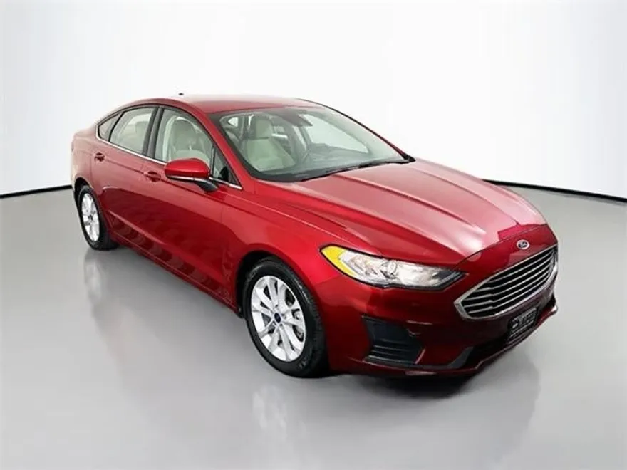 2020 Ford Fusion SE photo 1