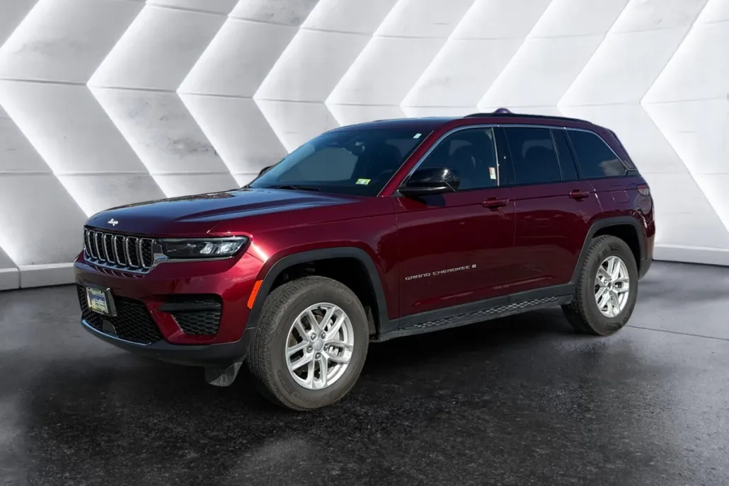 2024 Jeep Grand Cherokee Laredo photo 1