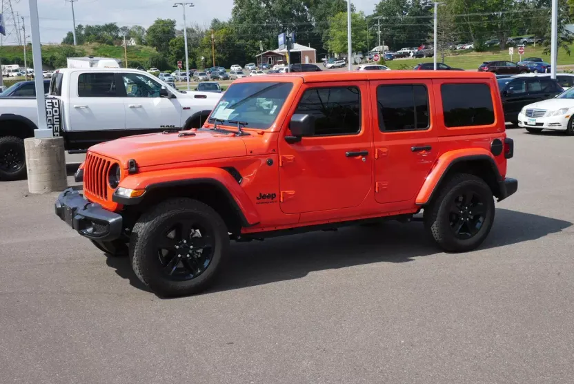 2023 Jeep Wrangler Sahara Altitude photo 1