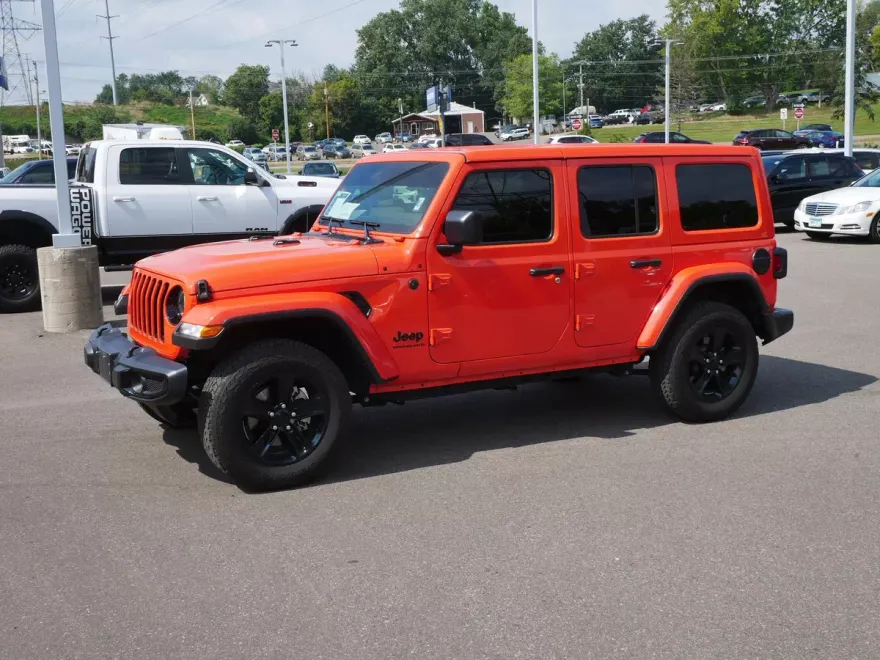 2023 Jeep Wrangler Sahara Altitude photo 1