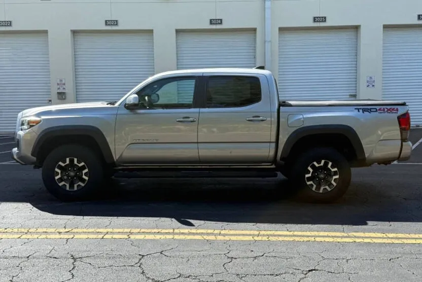 2018 Toyota Tacoma TRD Off-Road photo 1