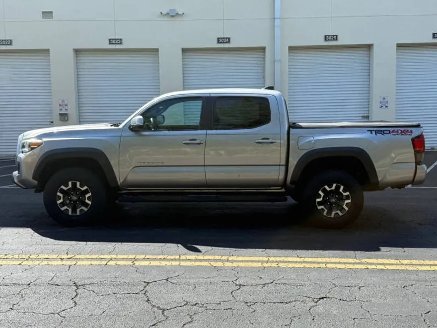 2018 Toyota Tacoma TRD Off-Road photo 1