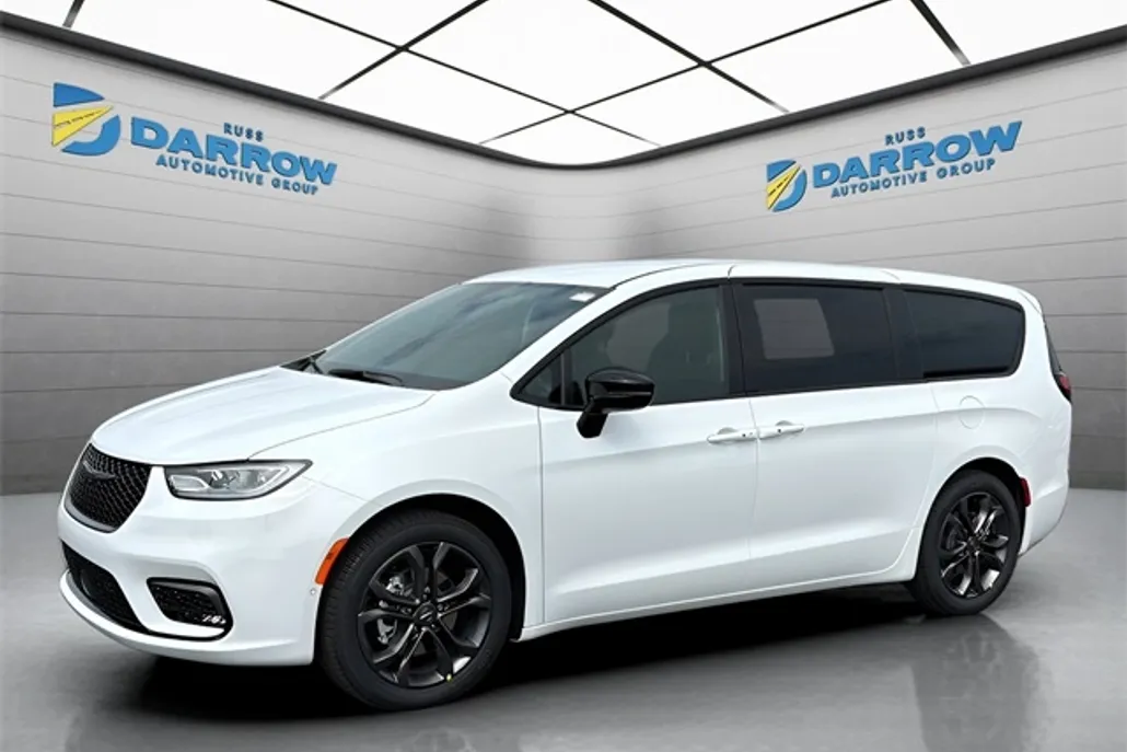 2026 Chrysler Pacifica photo 1