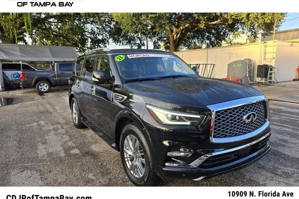 2023 Infiniti QX80 Luxe photo 1