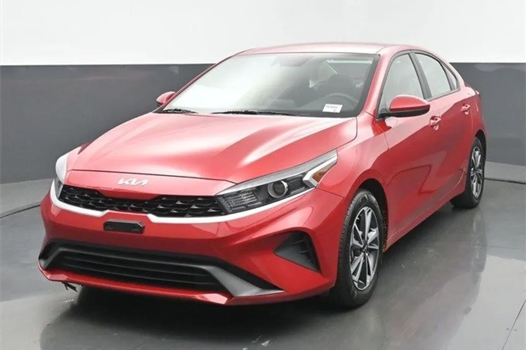 2024 Kia Forte LXS photo 1