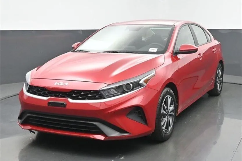 2024 Kia Forte LXS photo 1