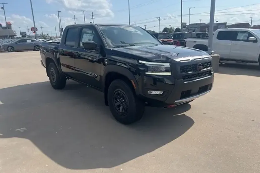 2025 Nissan Frontier PRO-4X photo 1