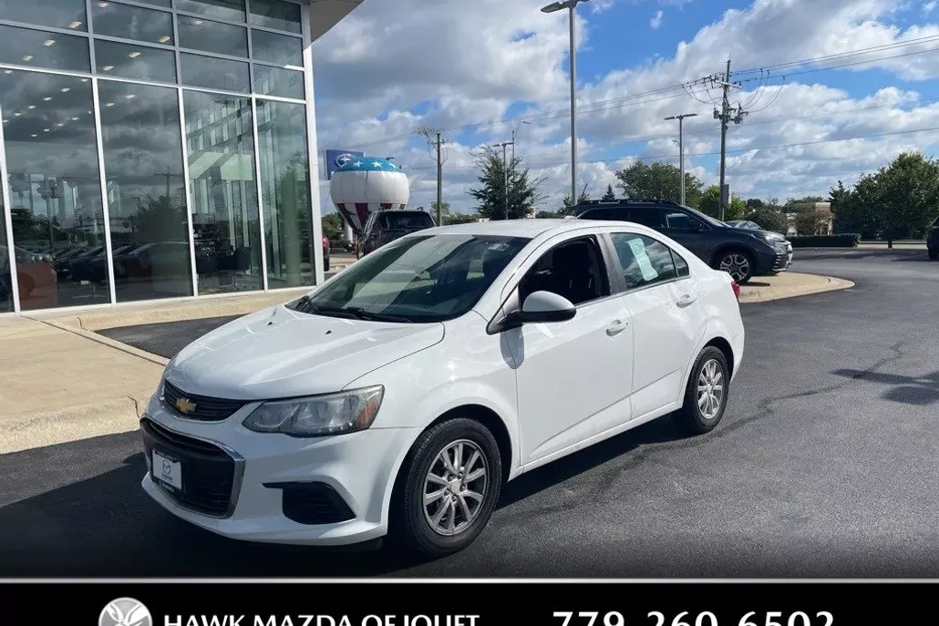 2017 Chevrolet Sonic LT photo 1