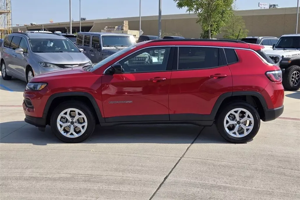 2025 Jeep Compass Latitude photo 1