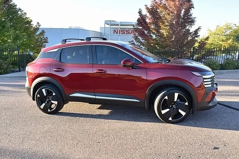 2025 Nissan Kicks SR photo 1