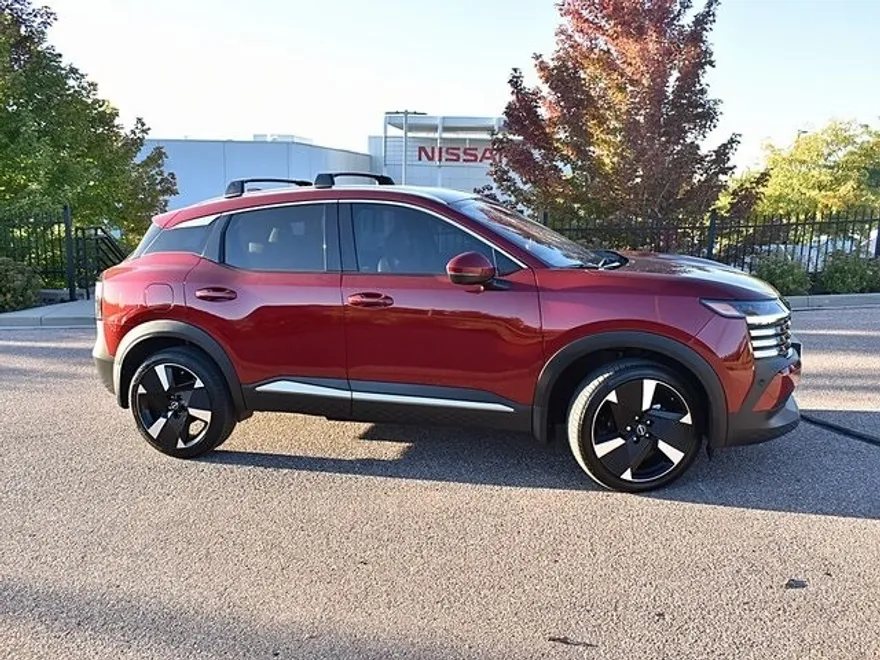 2025 Nissan Kicks SR photo 1