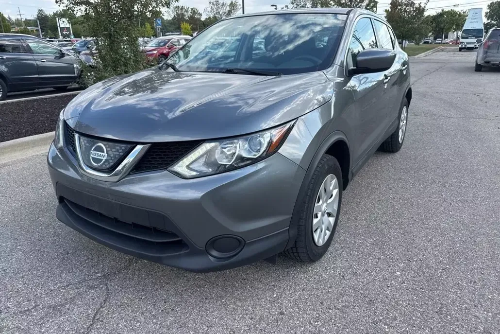 2018 Nissan Rogue Sport S photo 1