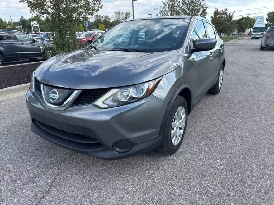 2018 Nissan Rogue Sport S photo 1