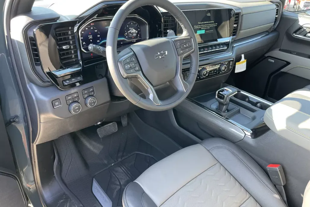 2025 Chevrolet Silverado 1500 ZR2 photo 1