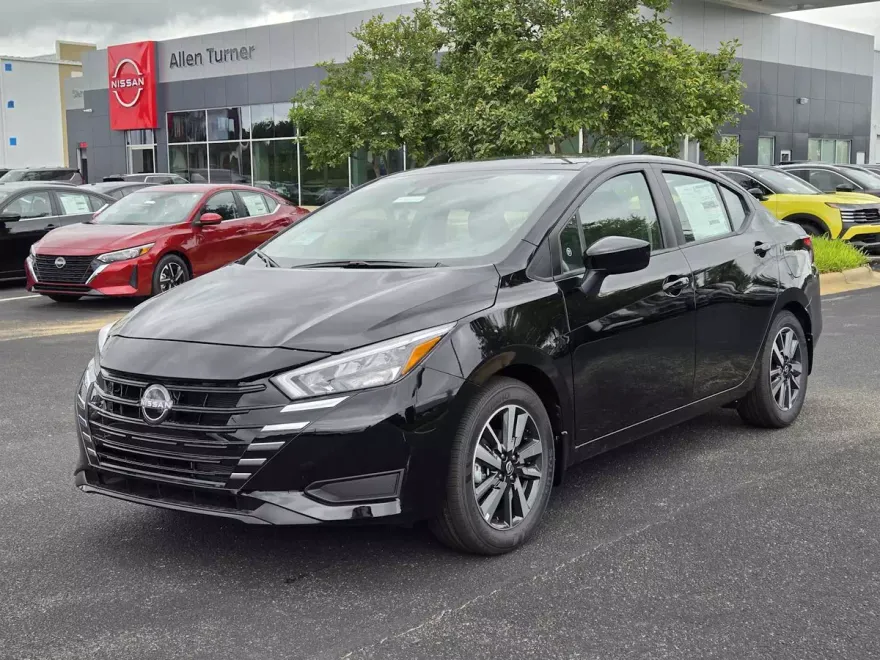 2025 Nissan Versa SV photo 1