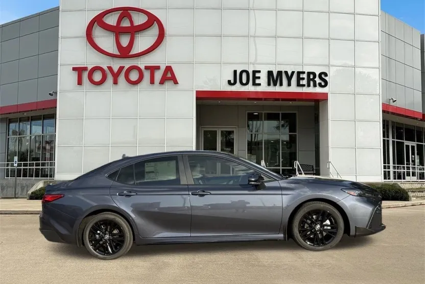 2026 Toyota Camry SE photo 1