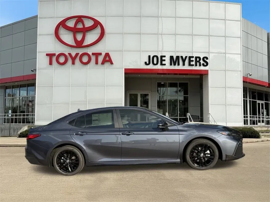 2026 Toyota Camry SE photo 1