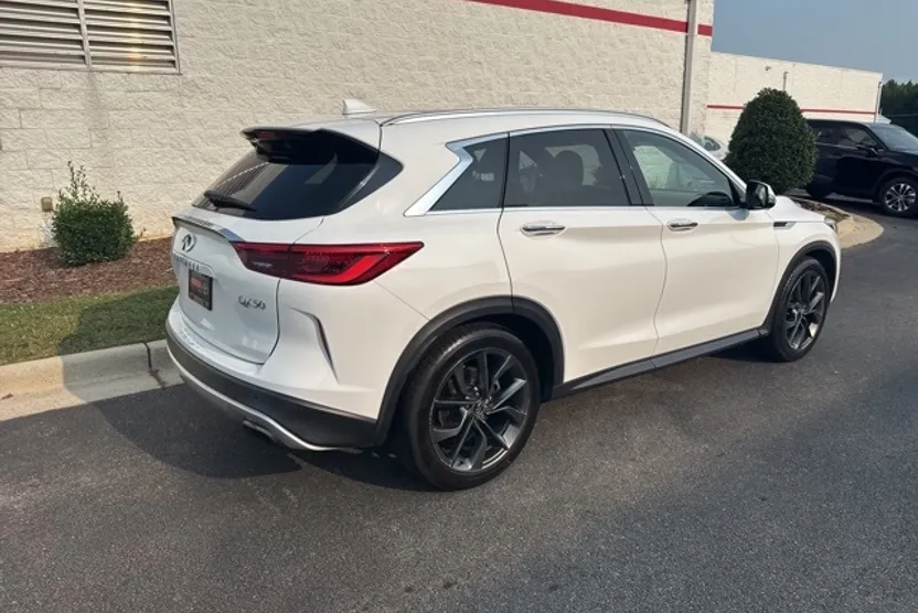 2019 Infiniti QX50 Essential photo 1