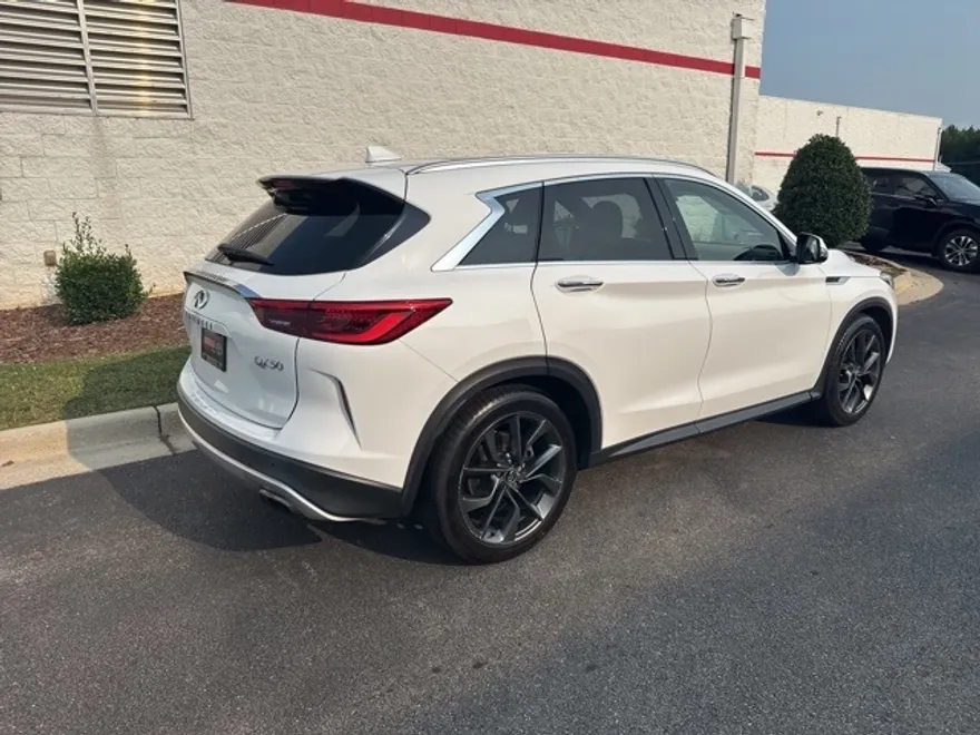 2019 Infiniti QX50 Essential photo 1