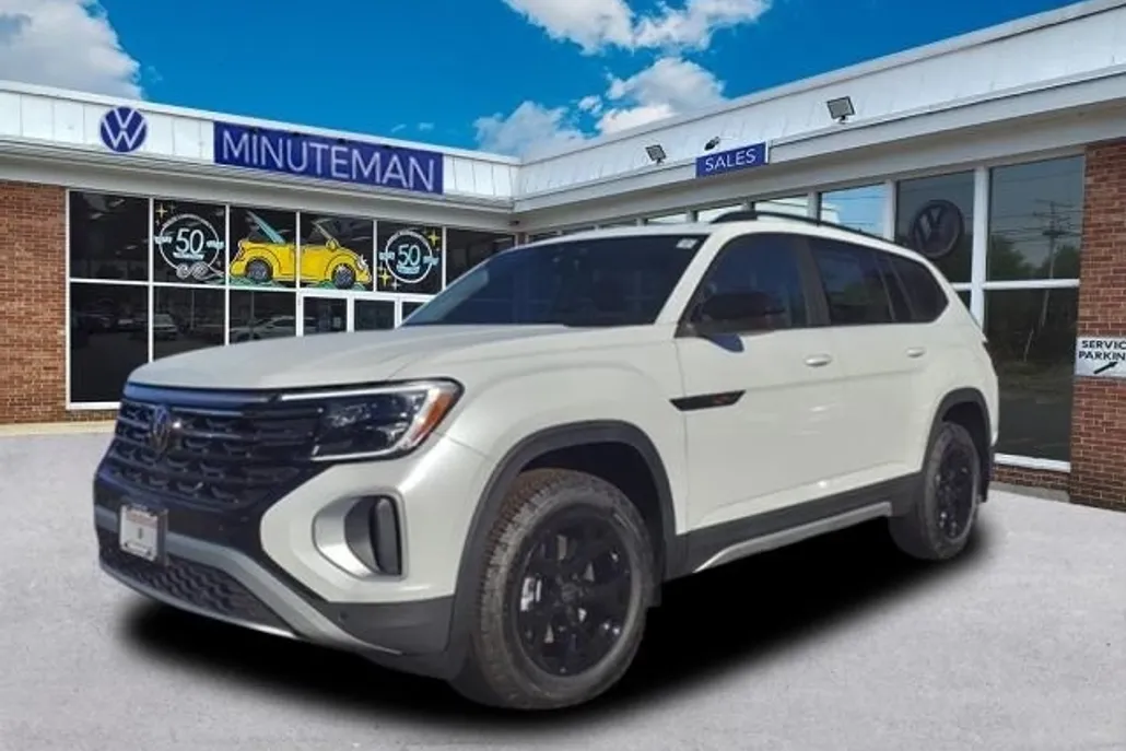2024 Volkswagen Atlas Peak Edition SEL photo 1