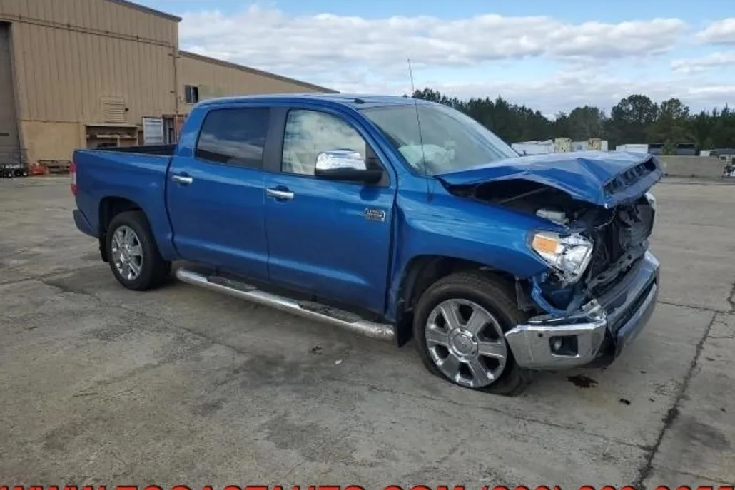 2017 Toyota Tundra Platinum photo 1