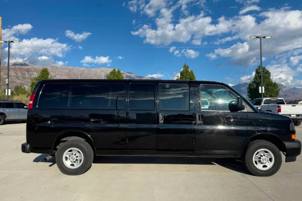2023 Chevrolet Express LS 3500 photo 1