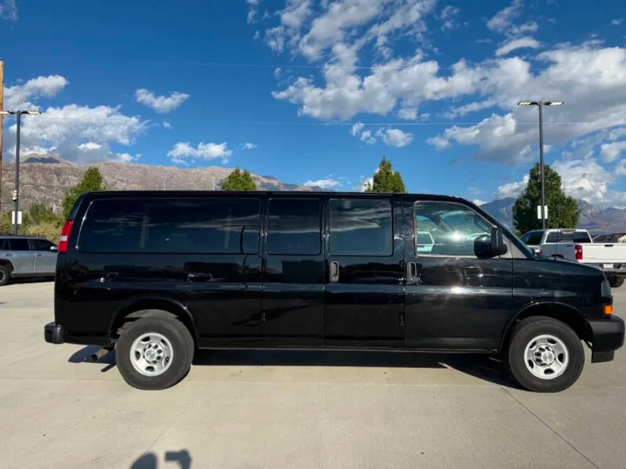 2023 Chevrolet Express LS 3500 photo 1