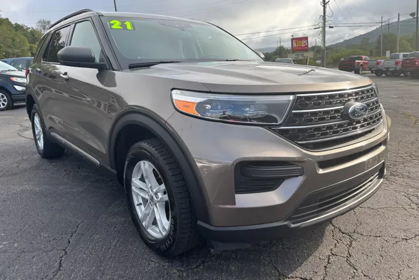 2021 Ford Explorer XLT photo 1