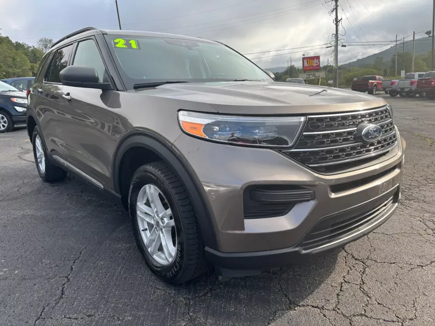 2021 Ford Explorer XLT photo 1