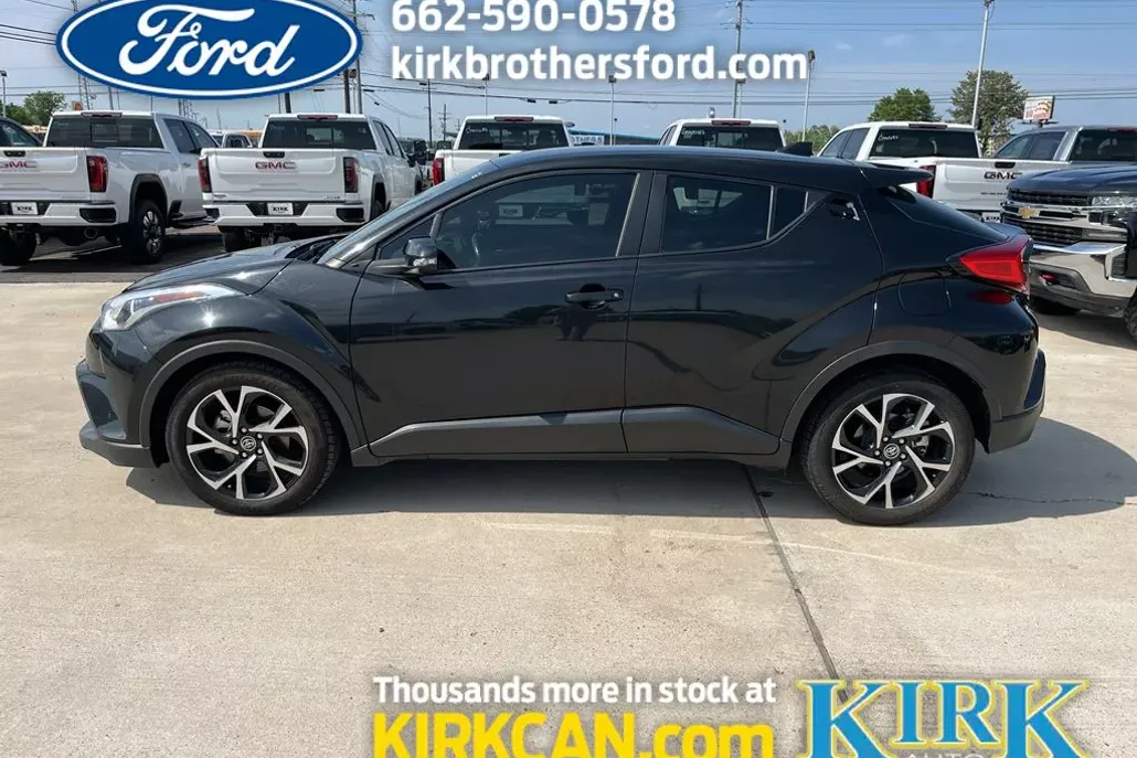 2018 Toyota C-HR XLE photo 1