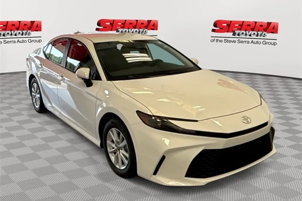 2025 Toyota Camry LE photo 1