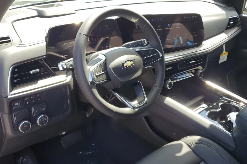 2026 Chevrolet Suburban LT photo 1