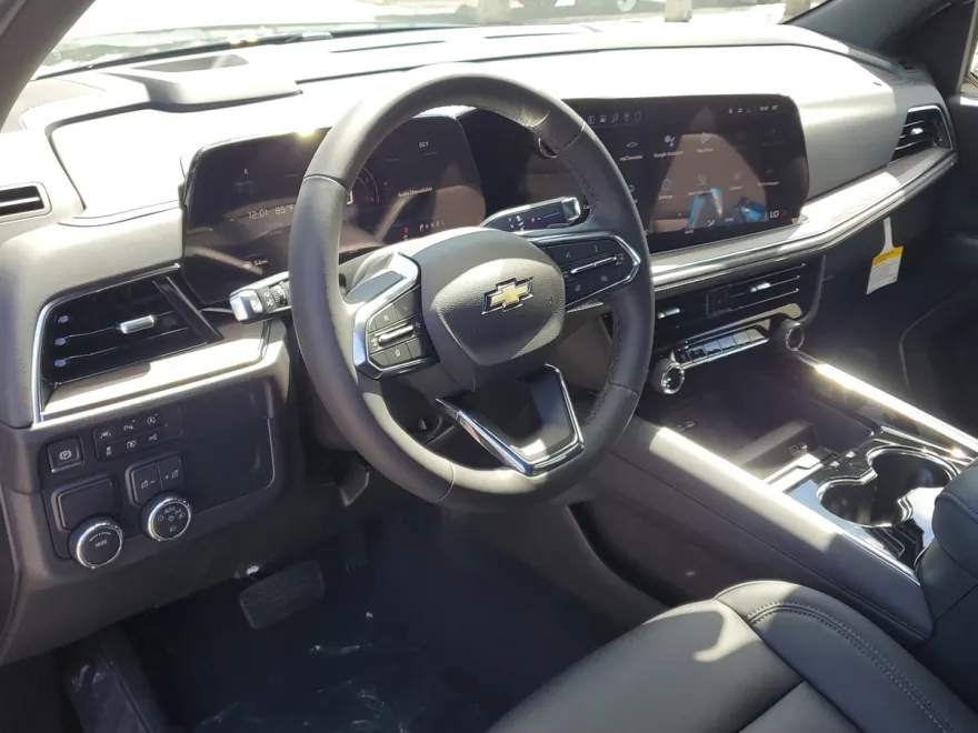 2026 Chevrolet Suburban LT photo 1