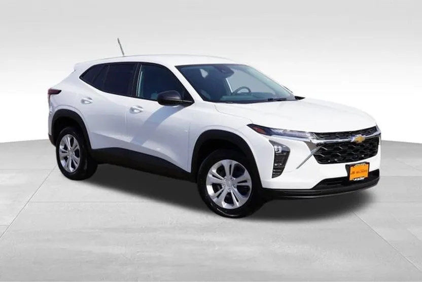 2024 Chevrolet Trax LS photo 1
