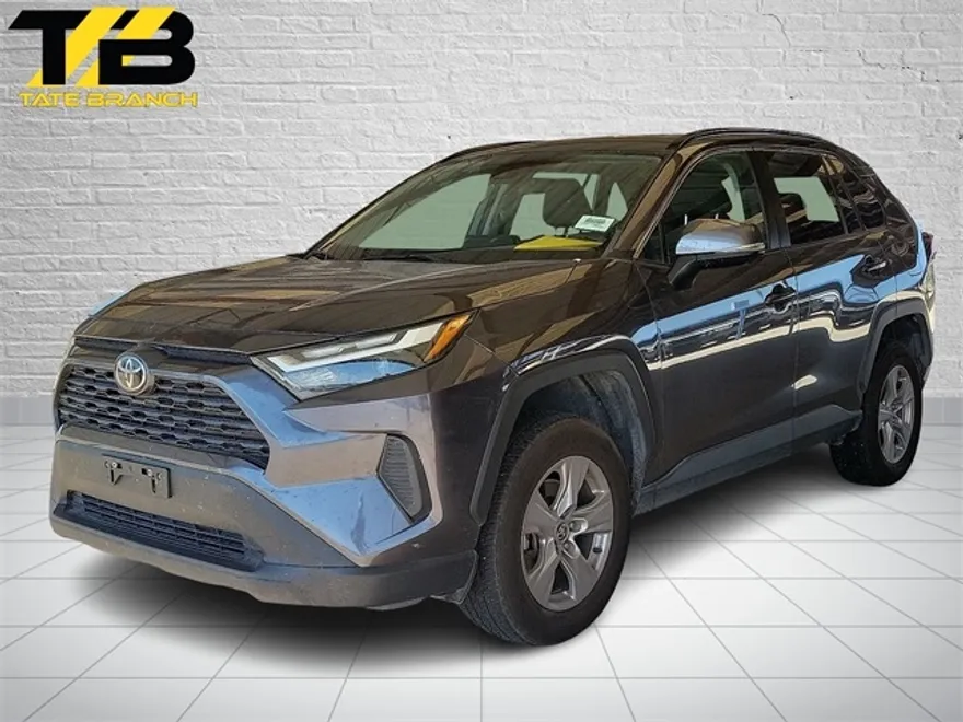 2022 Toyota RAV4 XLE photo 1