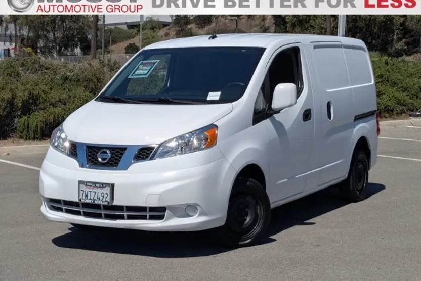 2017 Nissan NV200 SV photo 1