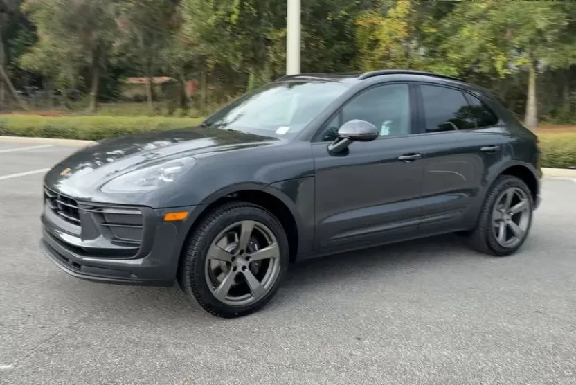 2025 Porsche Macan Base photo 1