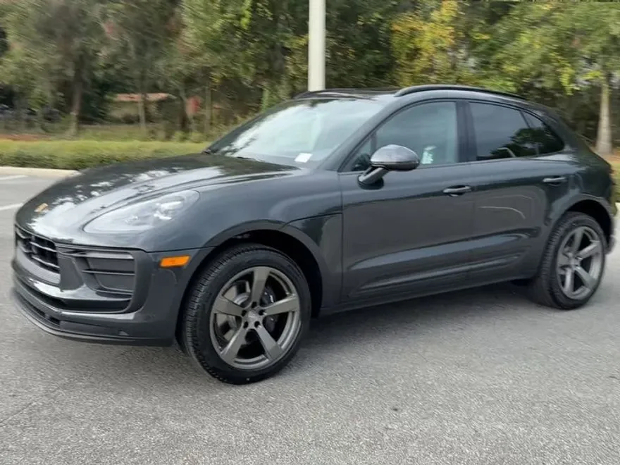 2025 Porsche Macan Base photo 1