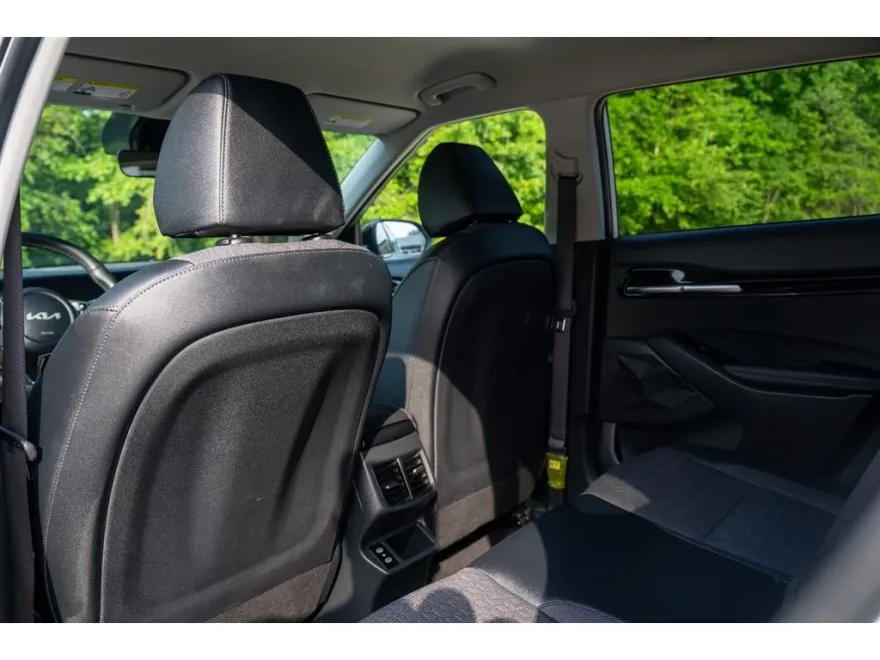 2024 Kia Seltos S photo 17