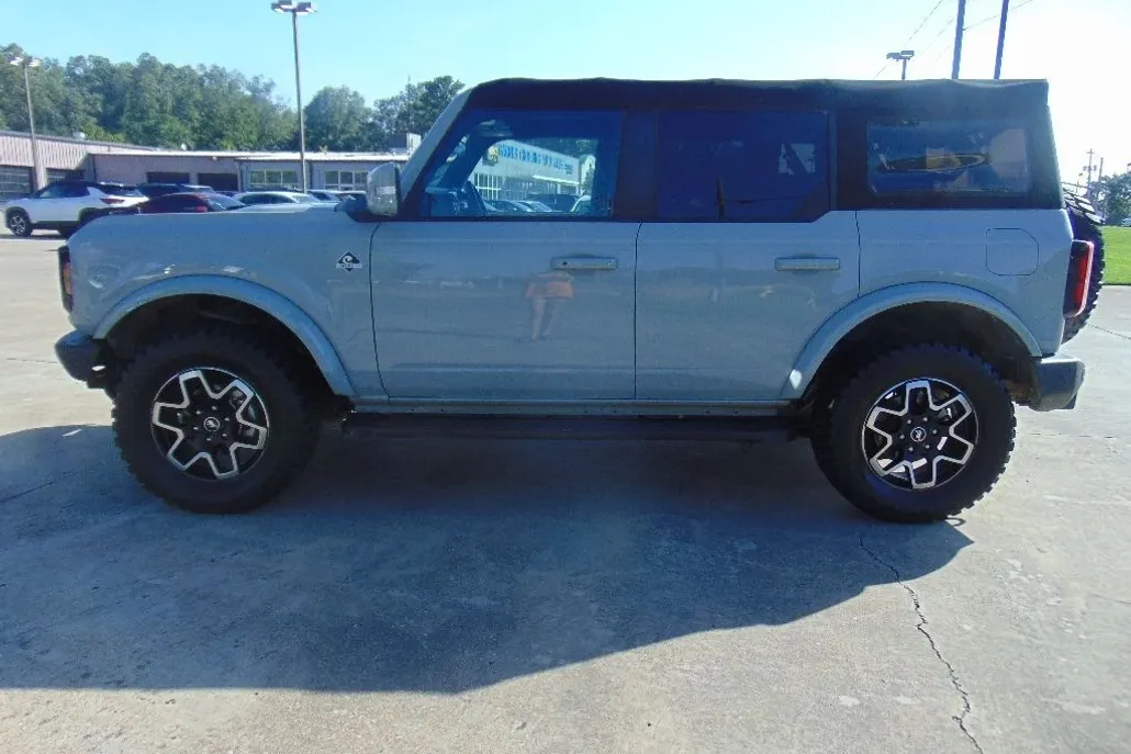 2021 Ford Bronco Outer Banks photo 1