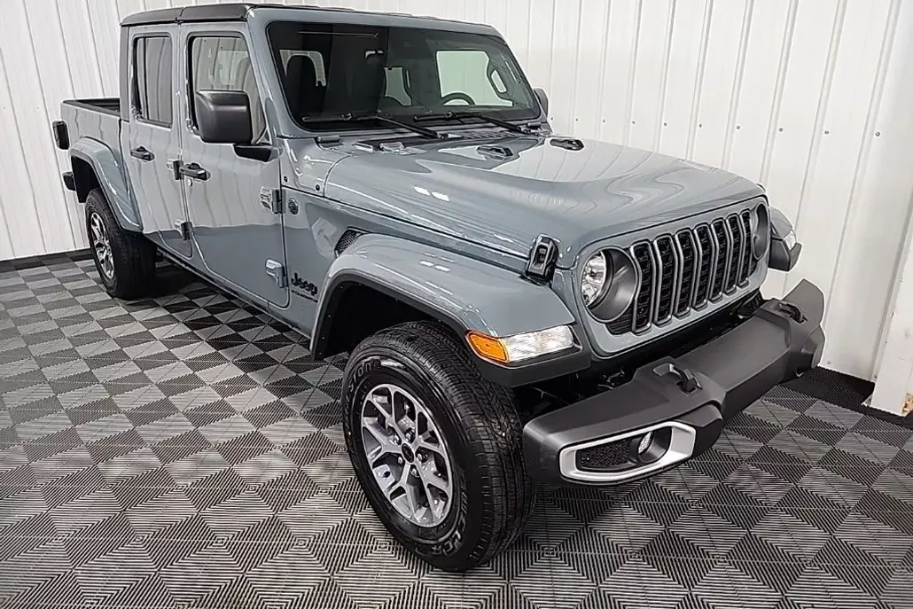 2025 Jeep Gladiator Sport S photo 1