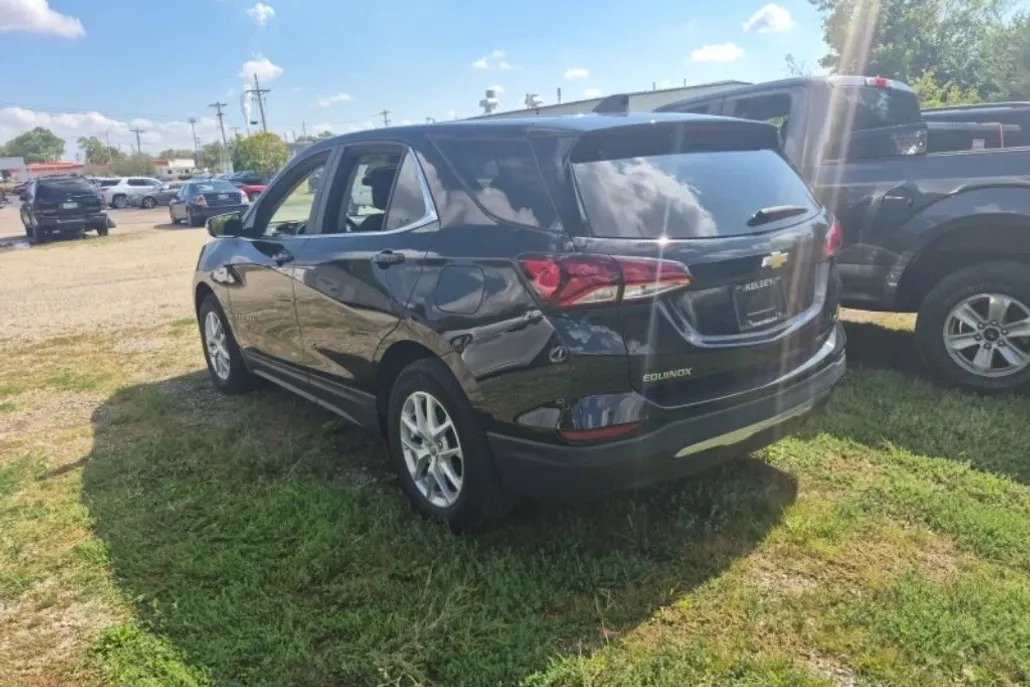 2022 Chevrolet Equinox LT photo 1