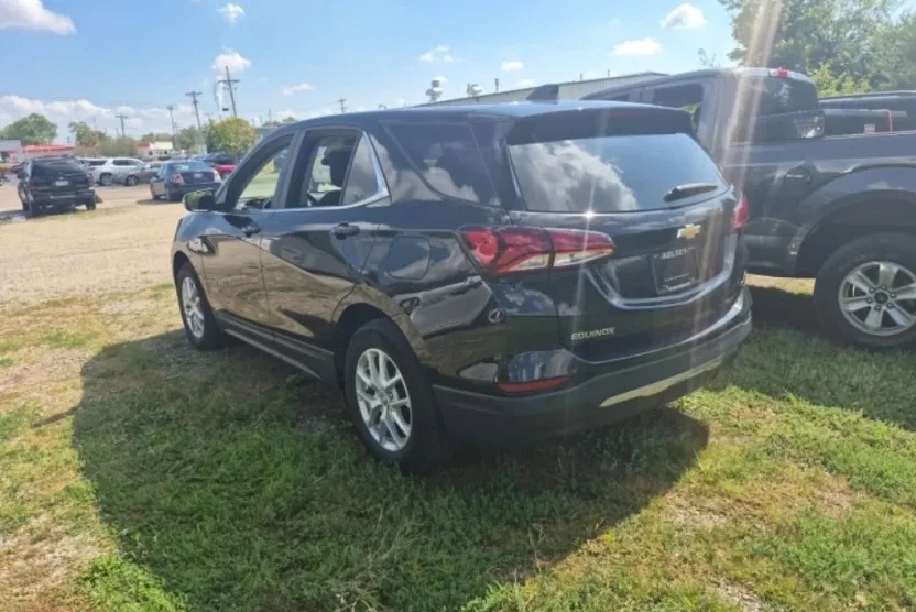 2022 Chevrolet Equinox LT photo 1