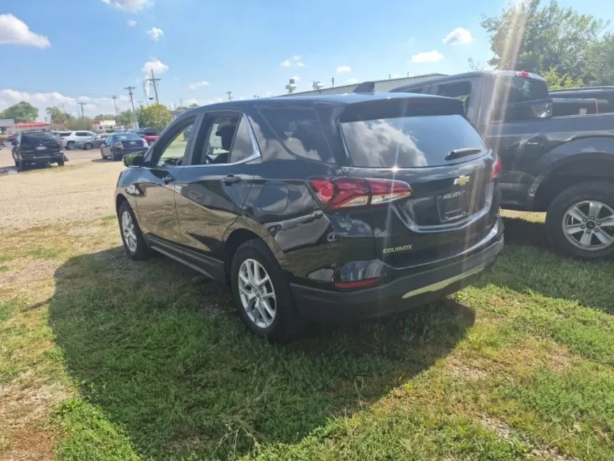 2022 Chevrolet Equinox LT photo 1