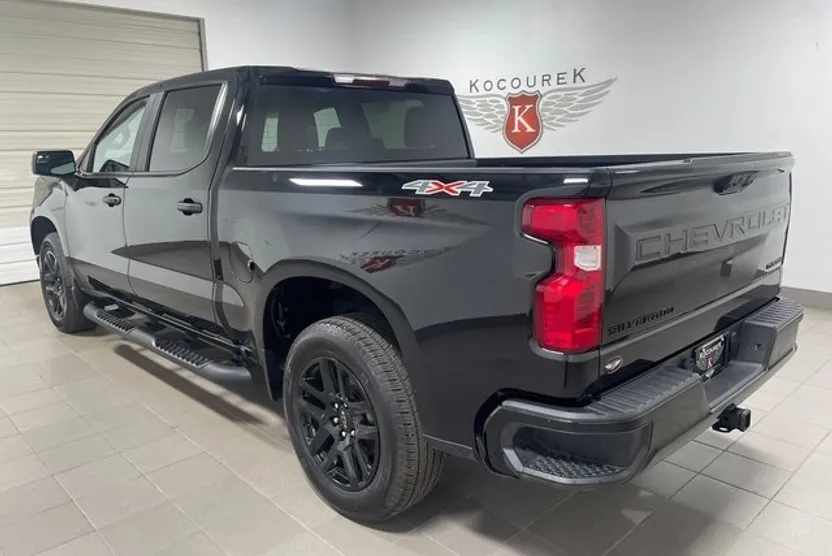 2023 Chevrolet Silverado 1500 Custom photo 1
