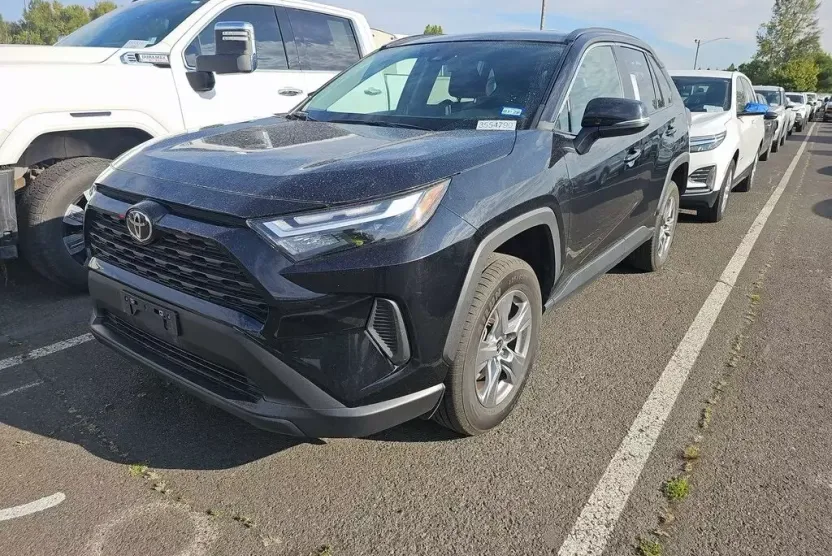 2024 Toyota RAV4 XLE photo 1