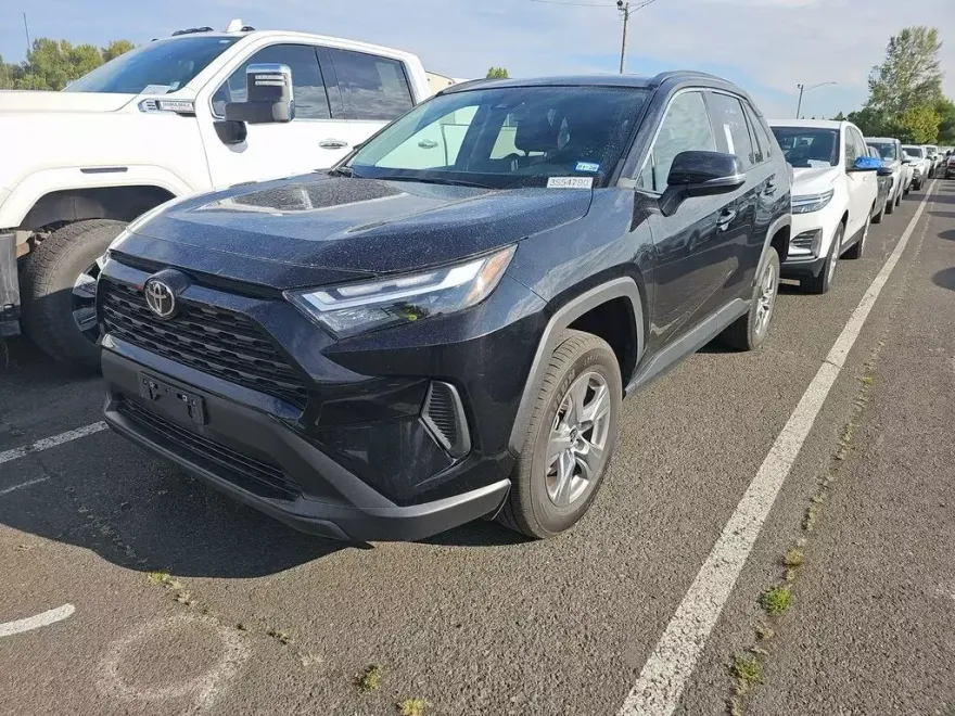 2024 Toyota RAV4 XLE photo 1