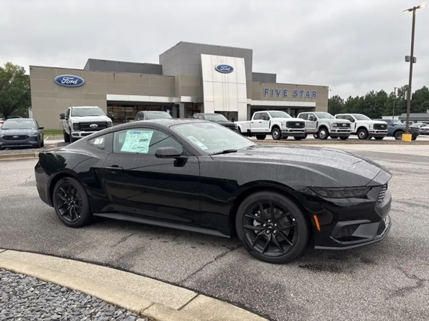2025 Ford Mustang EcoBoost photo 1