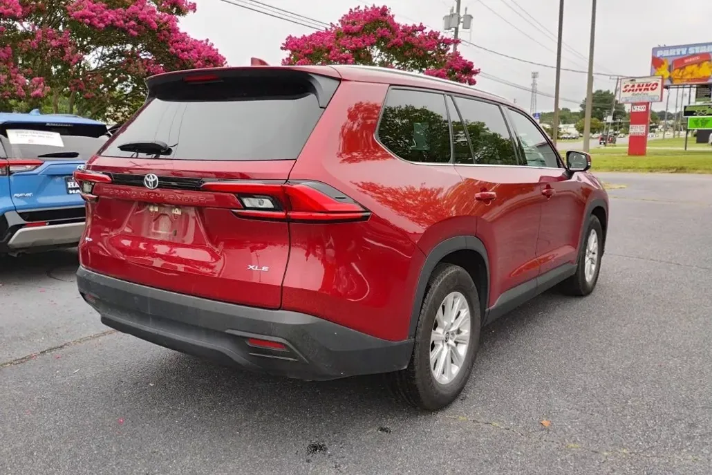 2024 Toyota Grand Highlander XLE photo 1