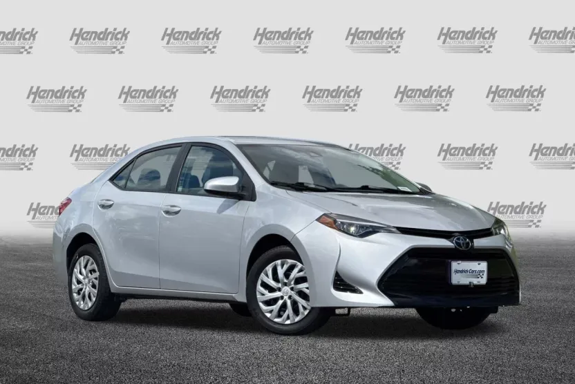 2017 Toyota Corolla LE photo 1